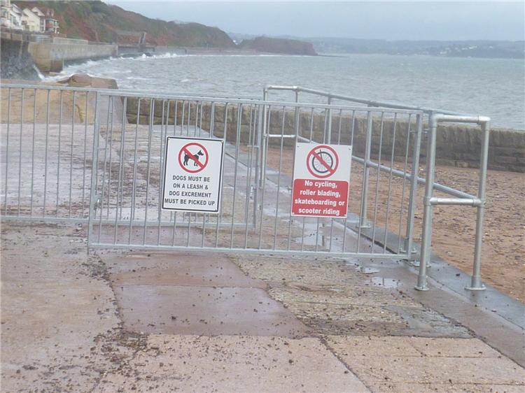 New signs along the sea wall 003